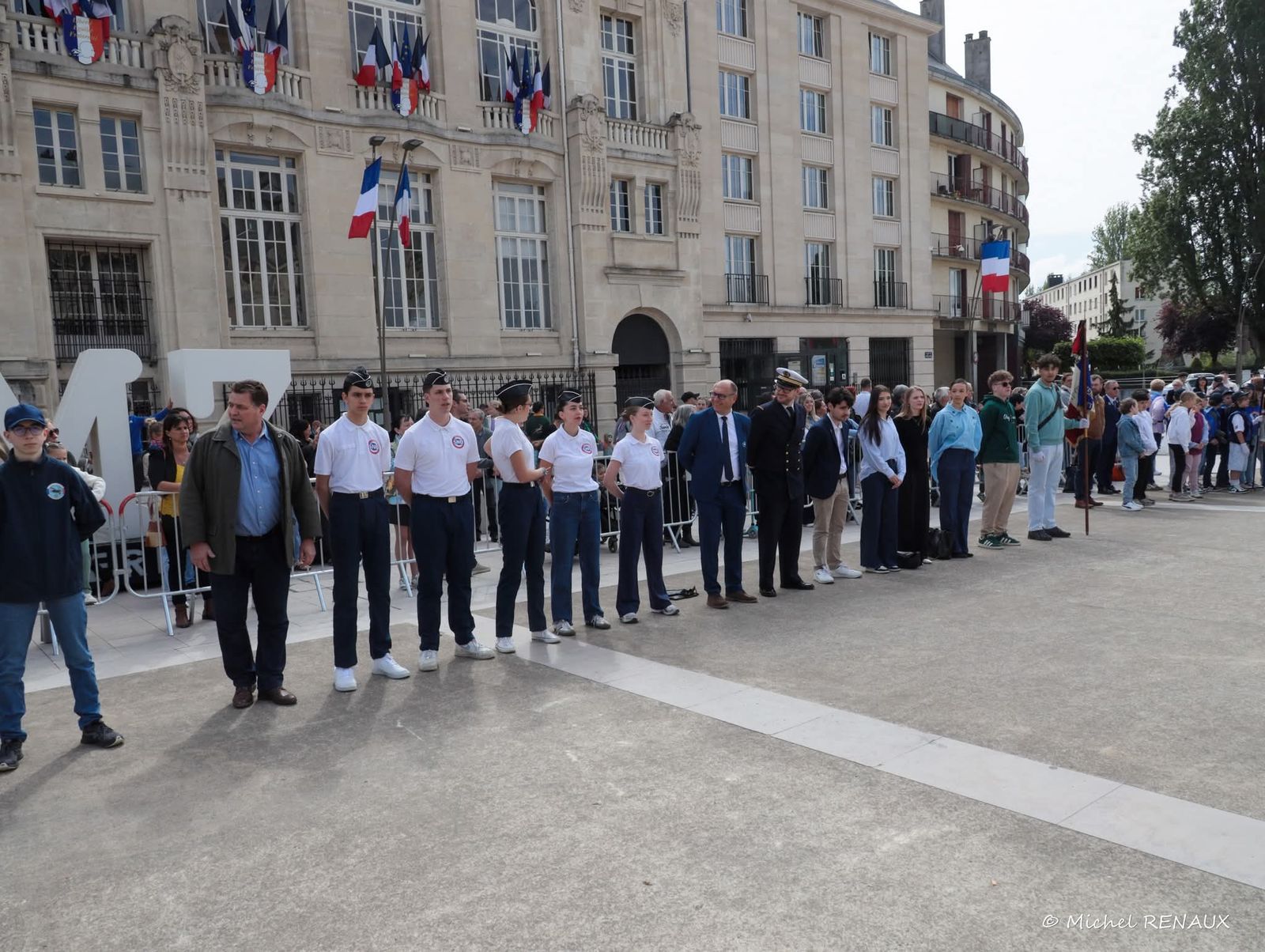 Cérémonie commémorative avec les cadets