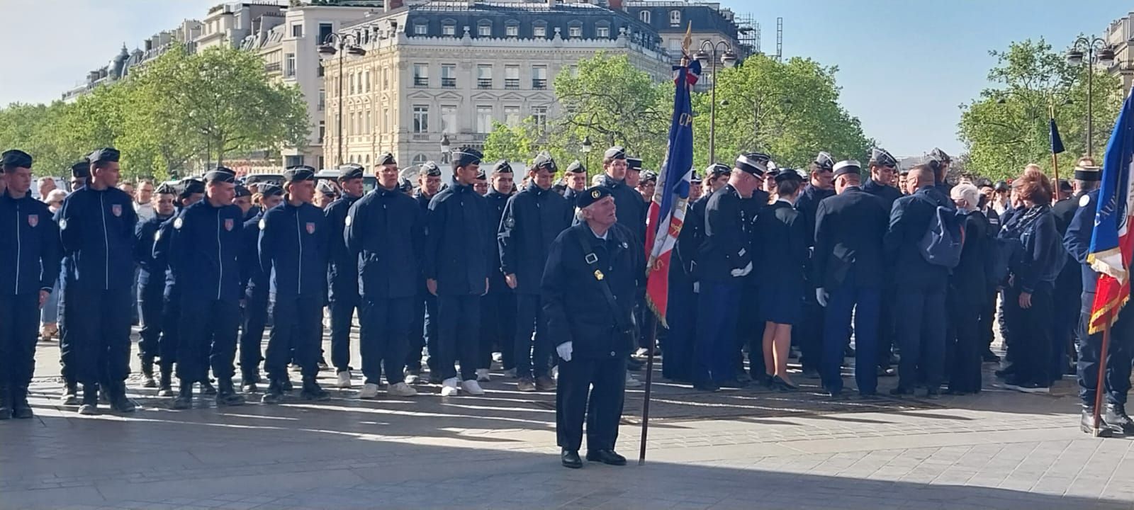 Rassemblement des cadets place de l'Étoile