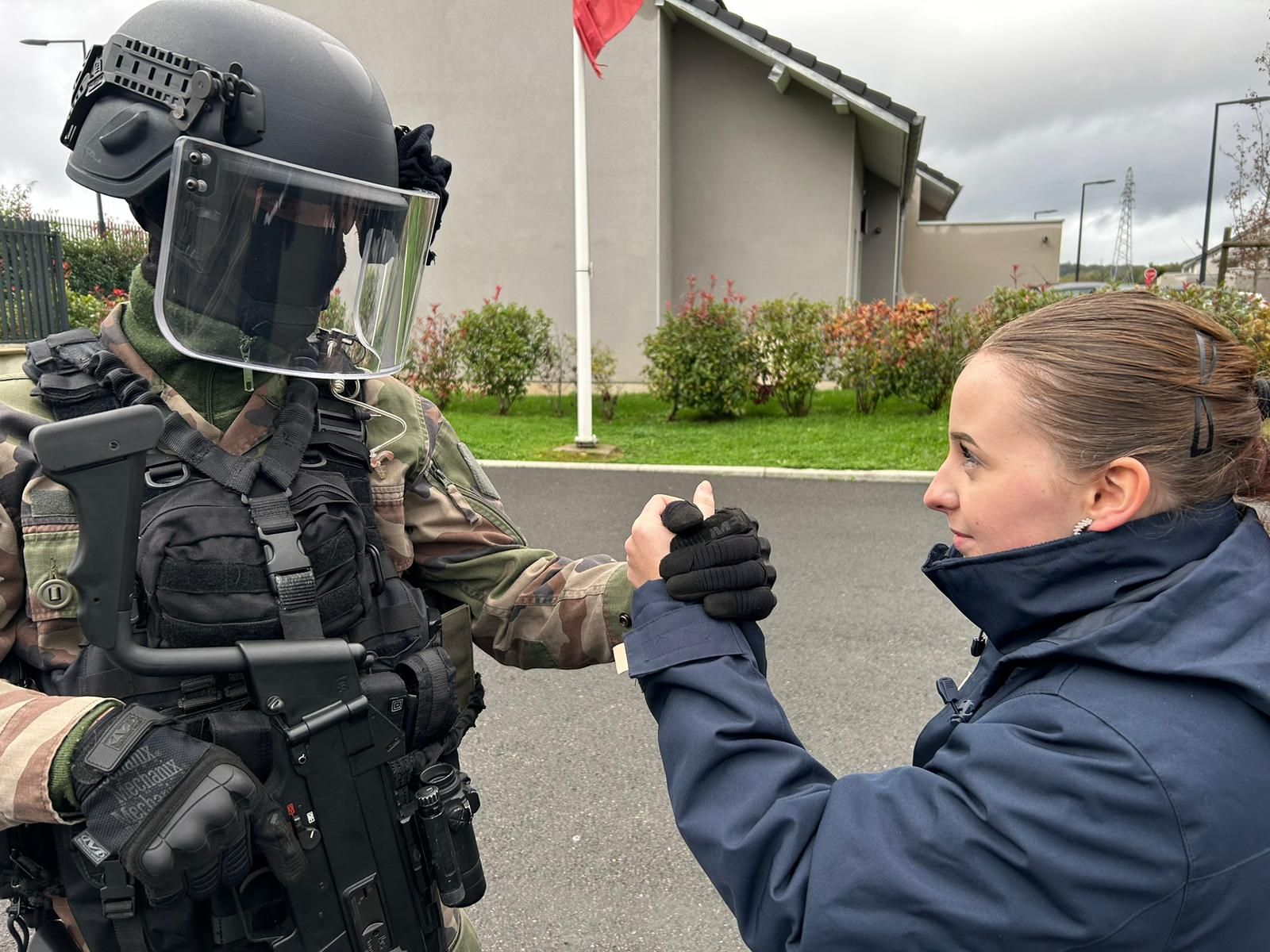 Échange entre une cadette et un membre du PSPG